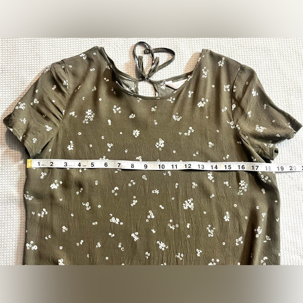 Lauren Conrad Olive Green Floral Women's Top Size XS - Picture 4 of 9